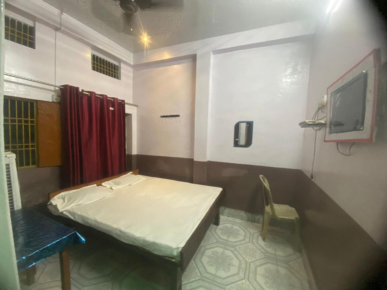 Hotel Yatri Niwas Варанасі Екстер'єр фото