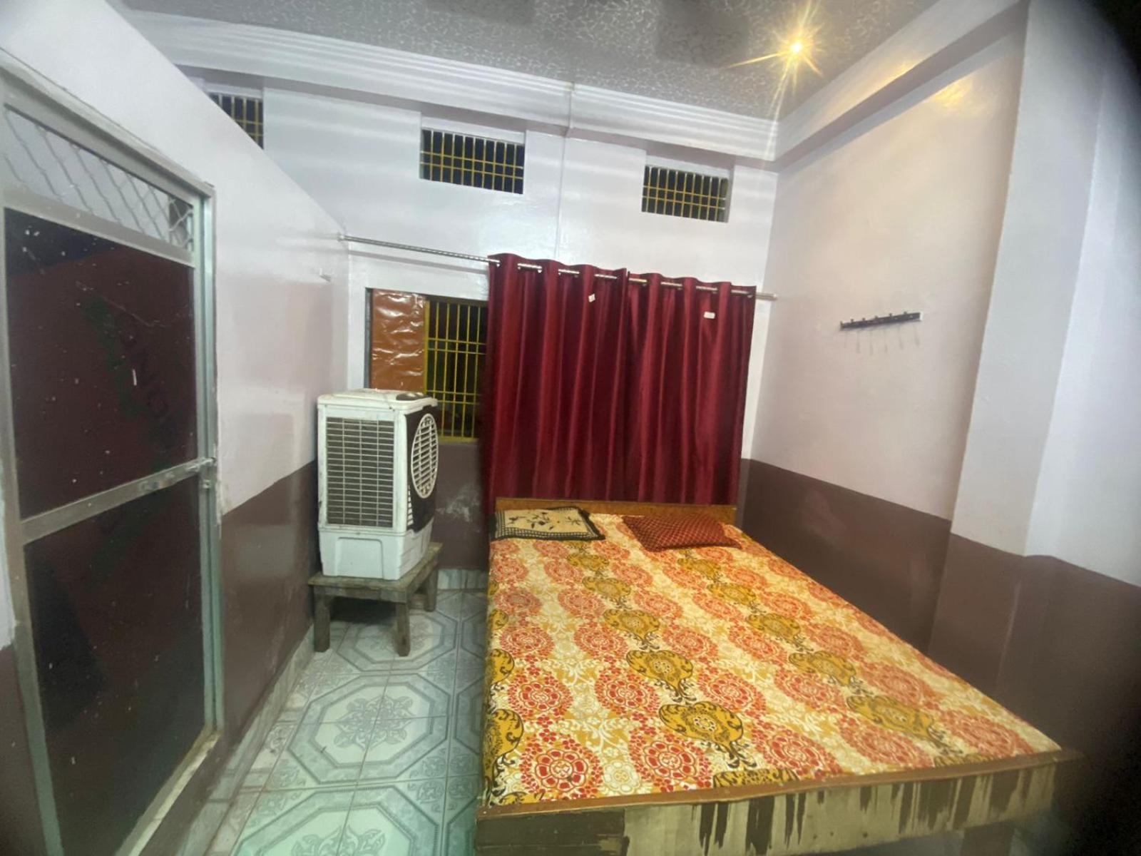 Hotel Yatri Niwas Варанасі Екстер'єр фото